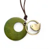 Pendentif en bois avec oiseau - collier corde