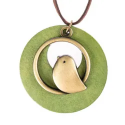 Pendentif en bois avec oiseau - collier corde