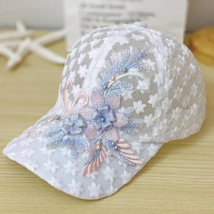 Dünne Baseballkappe aus Spitze - bestickte Blumen / Blätter