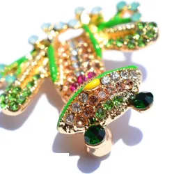 Grenouille en cristal coloré - broche dorée