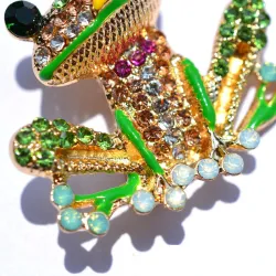 Grenouille en cristal coloré - broche dorée