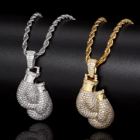 Guantoni da boxe in cristallo con collana