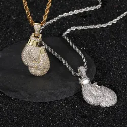 Guantoni da boxe in cristallo con collana