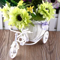 Vélo blanc en plastique - panier de fleurs décoratif - conteneur