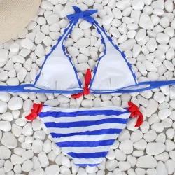 Seksikäs raidallinen bikinisetti