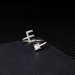 Ring som kan endre størrelse - A-Z alfabetbokstaver med rhinestones