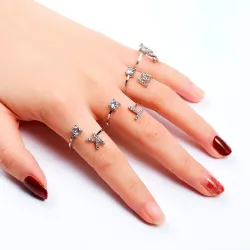 Ring som kan endre størrelse - A-Z alfabetbokstaver med rhinestones