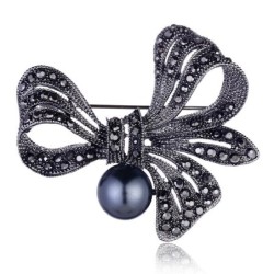 Krystal blomsterbroche - med sort perle