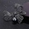 Broche fleur en cristal - avec perle noire