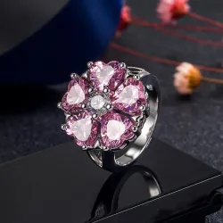 Elegante zilveren ring - met roze kristallen bloemRingen