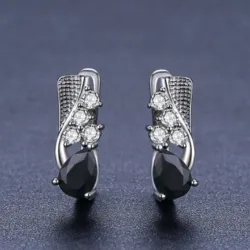 Elegant silver earrings with black crystalEarrings