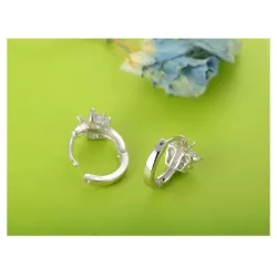 Boucles d'oreilles rondes en argent avec papillon en cristal