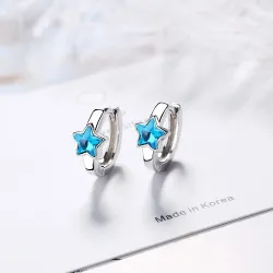 Runde sølvøreringer med blå krystallstjerne