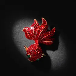 Poisson rouge en cristal rouge - broche élégante