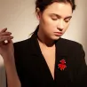Rød krystal guldfisk - elegant broche