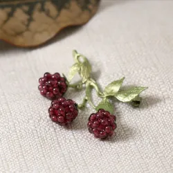 Broche fruit design grenade