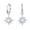 Boucles d'oreilles rondes avec une étoile / opale