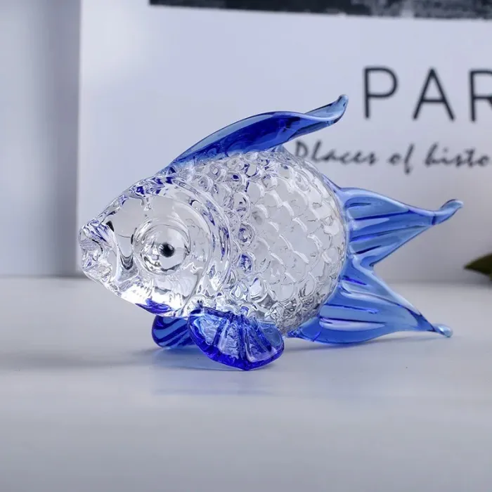 Figurina di pesce rosso in cristallo colorato