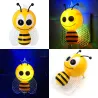 LED-yövalo - seinäpistoke - anturilla - sarjakuva mehiläinen
