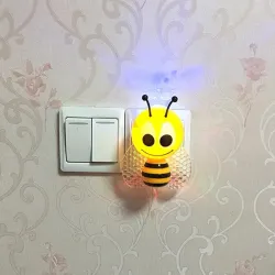 LED nattlys - veggplugg - med sensor - tegneseriebi