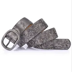 Cinto feminino punk de couro com rebites - fivela vintage para calça jeans.