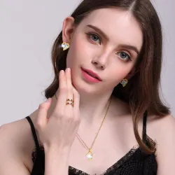 Collier & boucles d'oreilles de coeur & cristal