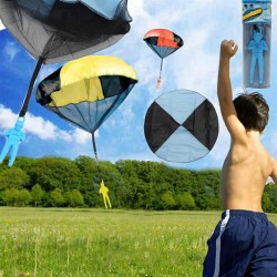 Paraquedas de mão com mini soldado - kite de brinquedo