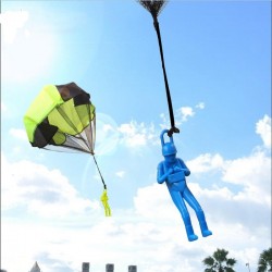Paraquedas de mão com mini soldado - kite de brinquedo