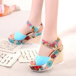 Fiore modello cuneo tallone sandali