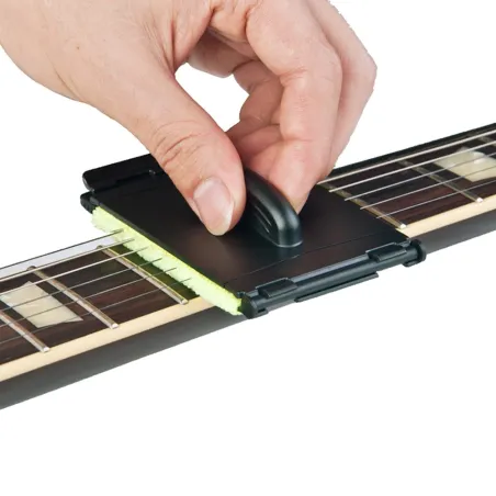 Electric guitar strings cleaner