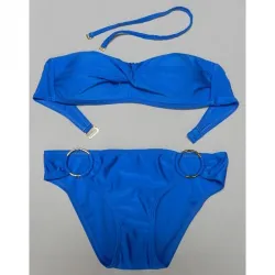 Metallinen sormus työntää bikinit