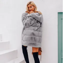 ChaquetasElegante chaqueta con capucha larga - abrigo de piel - más tamaño