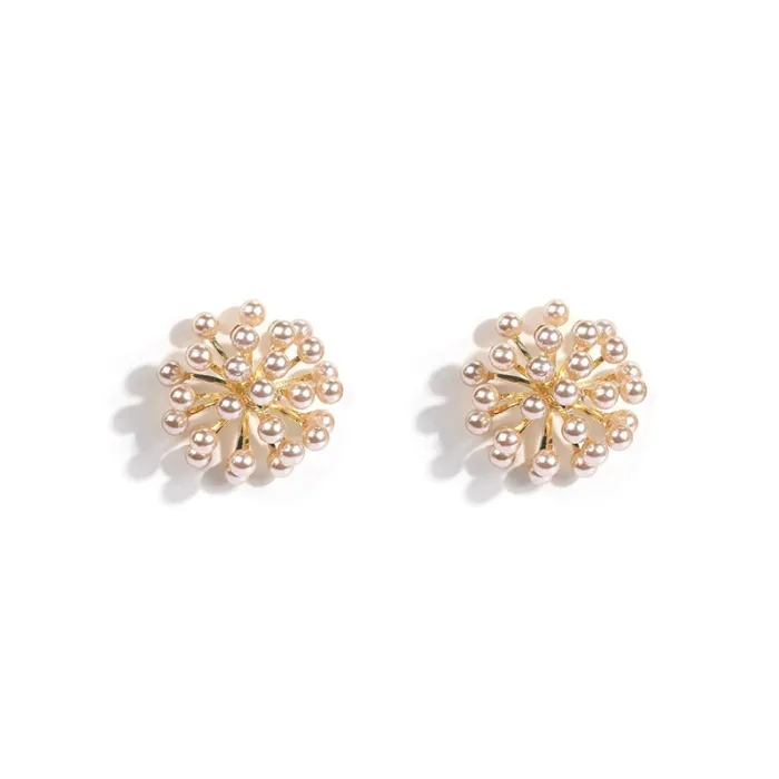 Pearl flower - small stud earrings