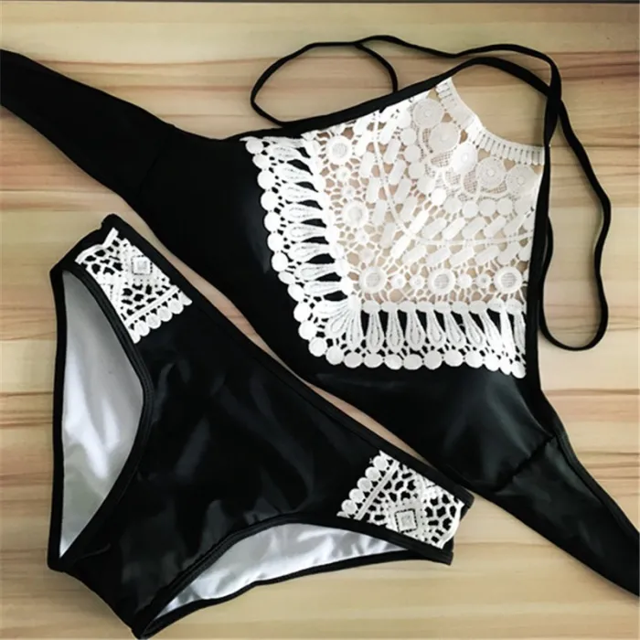 Lace bikini, joka työntää