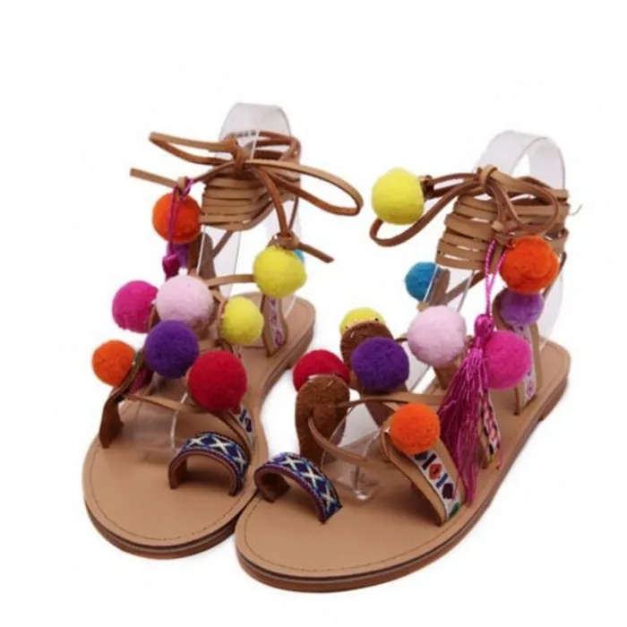 Suede Sandalen mit Pompons - Leder Spitzen