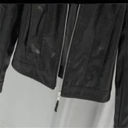 ChaquetasChaqueta de cuero con cremallera