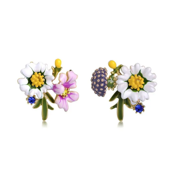 Pieni chrysanthemum stud earrings