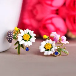 Små chrysanthemum stud örhängen