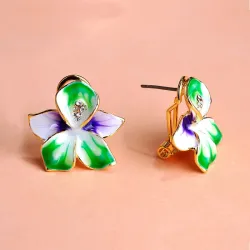 Boucles d'oreilles avec des cristaux de fleurs