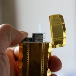 Butane jet comgarette kevyempi - kvartsi kello