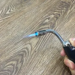 EncendedorEncendedor de cigarrillos impermeable con tubo flexible