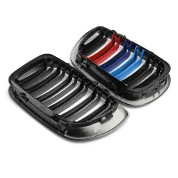 RejillasParrilla de parachoques frontal - 2 líneas de laminado M de color 3 colores para BMW 3 serie E46 4 puertas 2 piezas