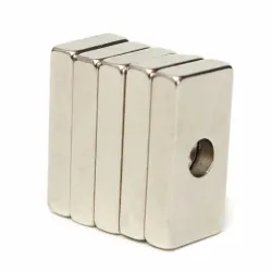 N35 vahva neodymium cuboid magneetti 20 * 10 * 4 mm 4 mm reikä 5 pcs