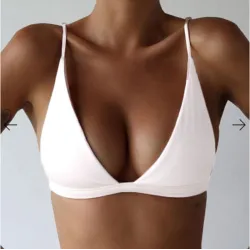 Seksikäs bikini-bra työntämällä ylös