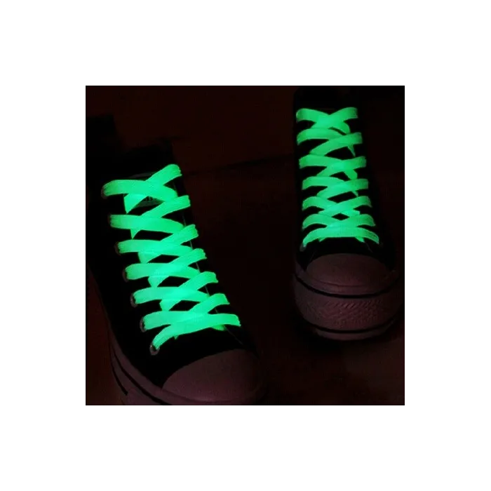 Glanz in den dunklen Schuhketten