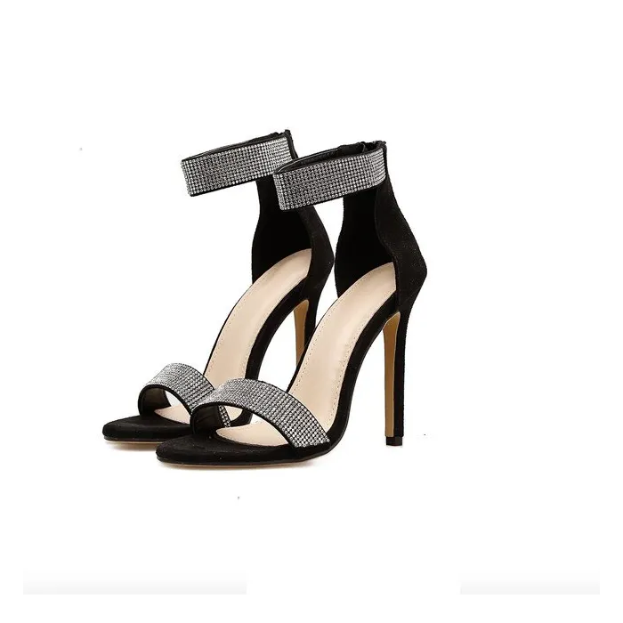 SandaliasSandalias elegantes de tacones altos de cristal