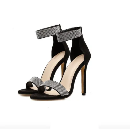 SandaliasSandalias elegantes de tacones altos de cristal