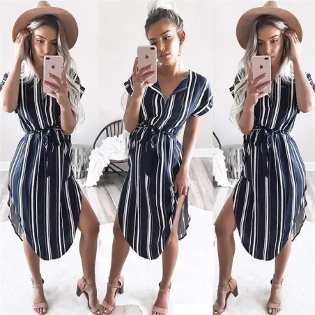 Elegantes gestreiftes Kleid