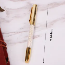 Stylo à bille avec des cristaux de diamant