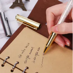 Stylo à bille avec des cristaux de diamant